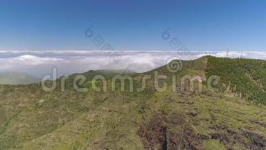 泰德<strong>火山</strong>山附近的特内里夫山上的岩石和悬崖<strong>山脉</strong>的鸟瞰图